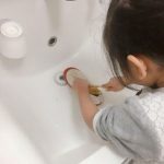 「ママも子供も大満足！上履き洗いは自分で」
