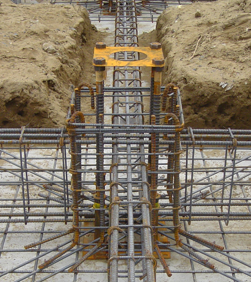 強靱な鉄骨を支える基礎