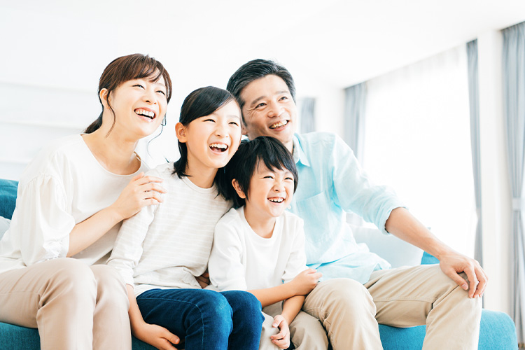 家族がそれぞれの趣味や自分時間を楽しむ様子。家族みんなのおうち時間が充実する平屋