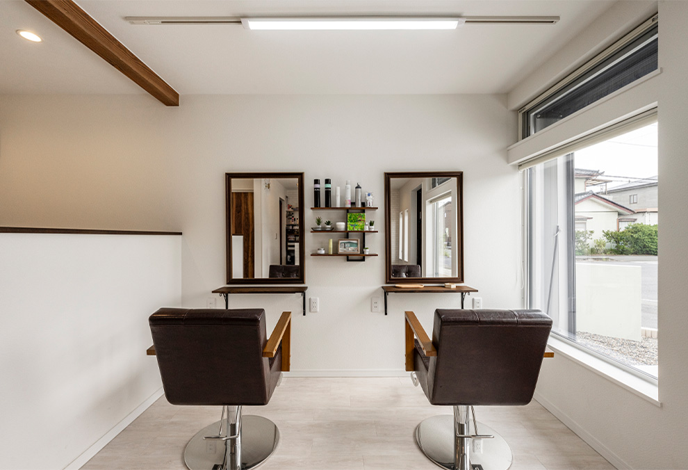 ナチュラルな光が差し込む、心地よいサロン空間