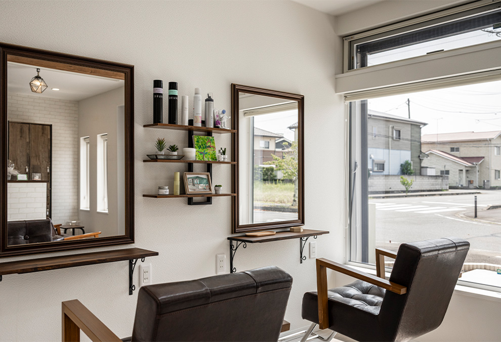 ナチュラルな光が差し込む、心地よいサロン空間