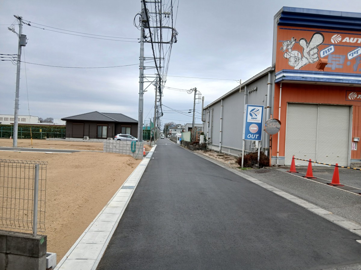 分譲地東側道路南から