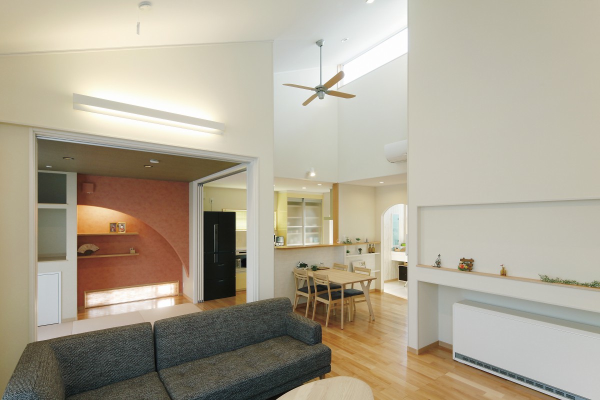 吹抜けて空間をダイナミックに