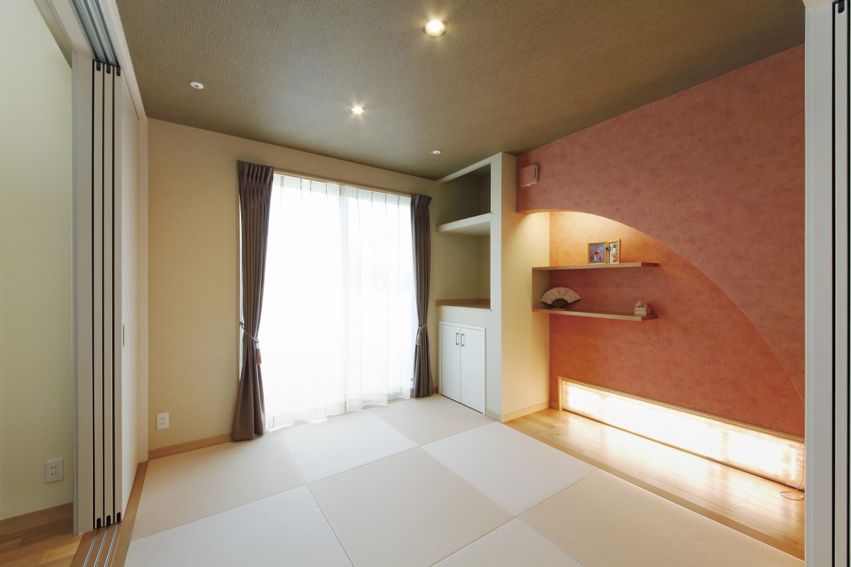 スクリーンで独立した部屋としても使える和室