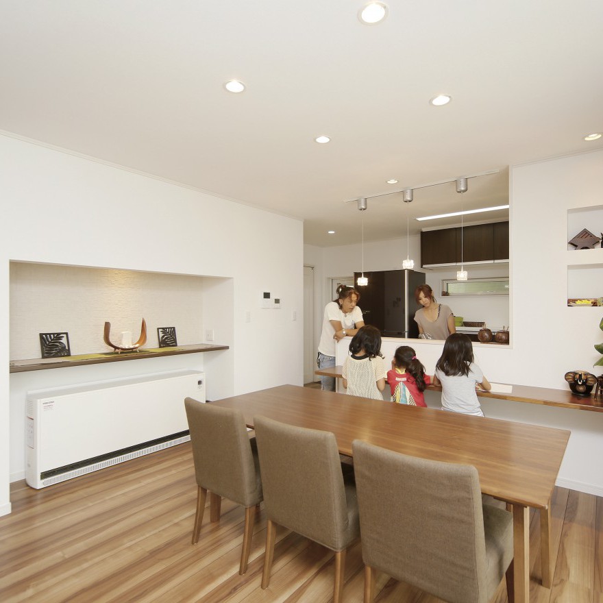 大空間リビングを中心に アジアンインテリアな住まい