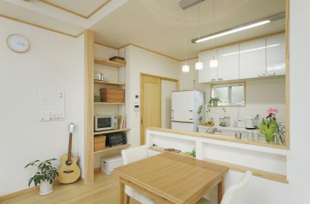 自然素材でコーディネート ムダのない空間造りにこだわった住まい