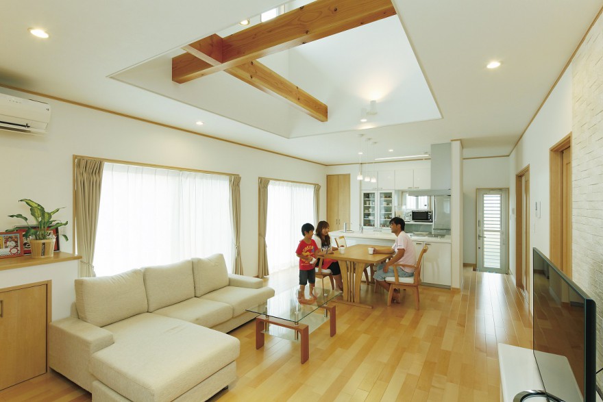 こだわりの吹き抜けで開放感たっぷりのリビング