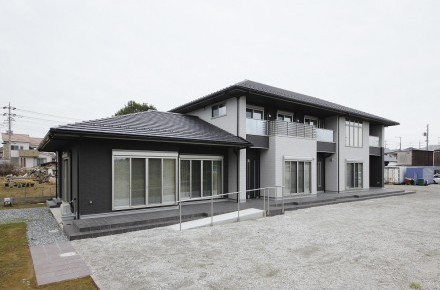 暮らしやすさとカッコイイを兼ね備えた二世帯住宅