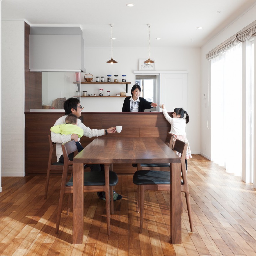 風が通り抜けるリビング収納のある平屋の住まい