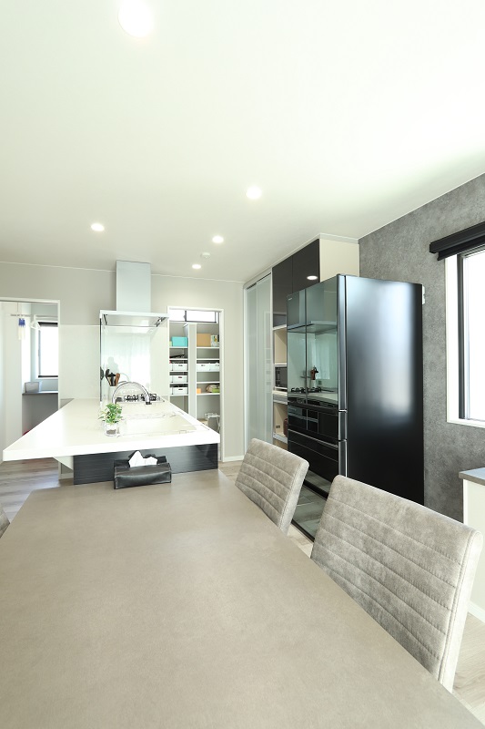 キッチンと横並びのダイニングで時短家事