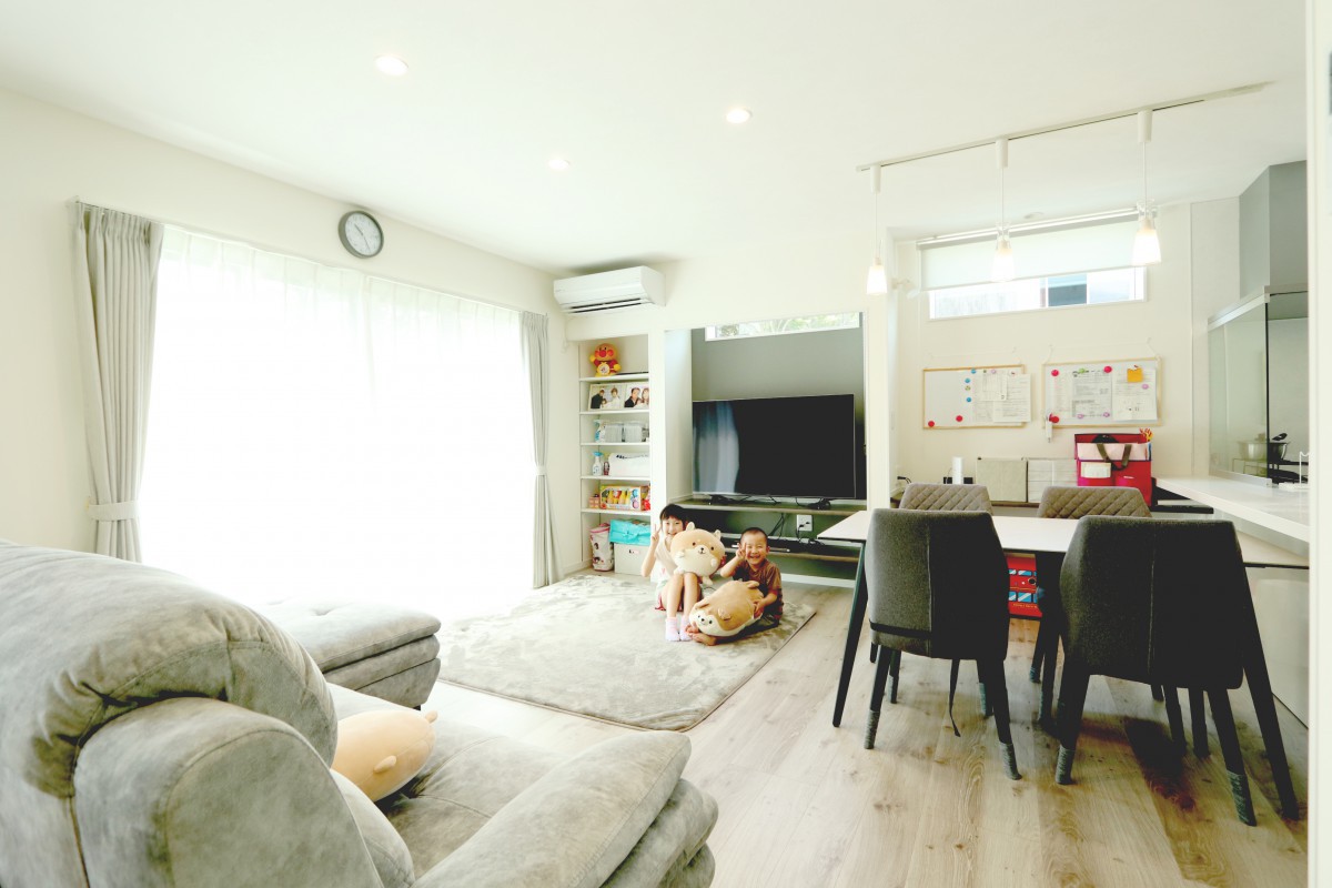 笑顔も元気もいっぱい溢れる！家族みんなで過ごすリビング
