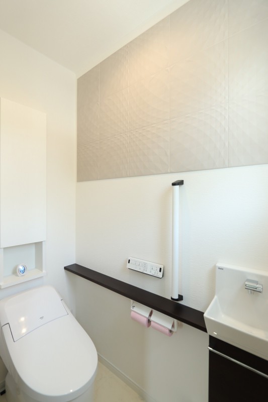 グレージュのエコカラットで空間の癒し度がアップ