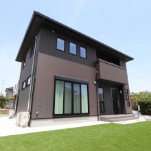 子供たちが元気いっぱいに駆け回ることのできる広々とした庭がこだわり