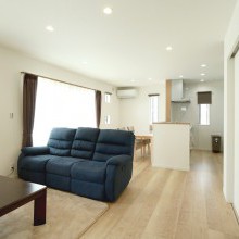 大きな掃き出し窓からあふれる陽射し