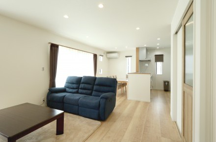 陽だまりリビングに家族が集う家