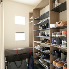 今後の物量も検討して計画されたシューズクローク