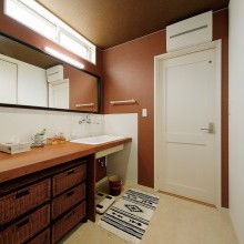 シンプルに仕上げた造作洗面台