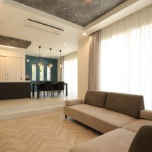 柔らかなグレージュが上品な雰囲気のLDK