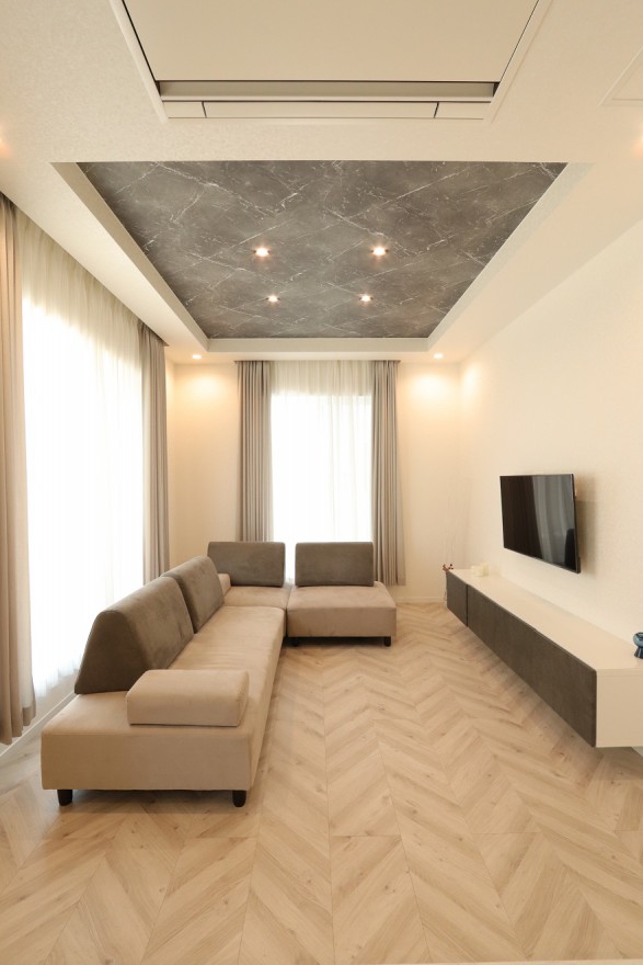 解放的で非日常・ラグジュアリーなLDKのある家