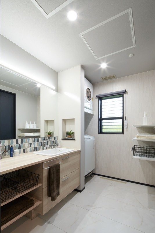ホワイトカラーを基調にした清潔感あふれる水回り