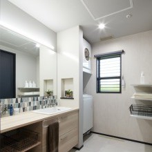 ホワイトカラーを基調にした清潔感あふれる水回り