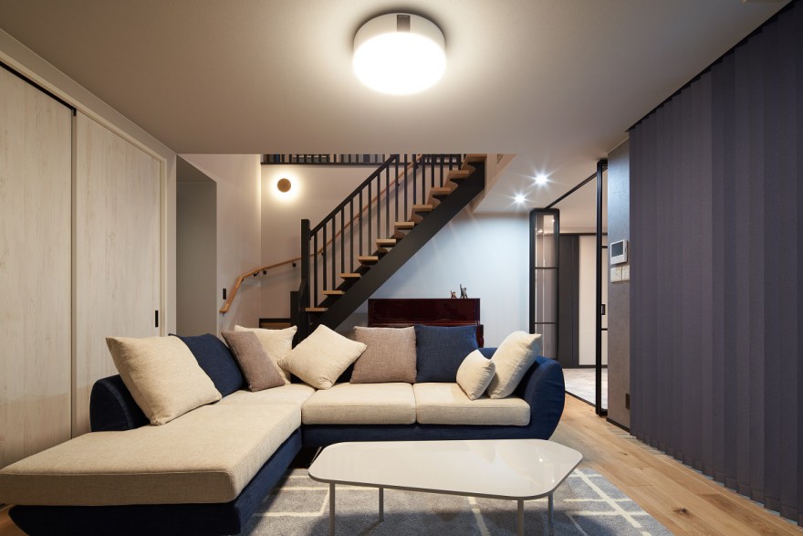 スッキリなだけじゃない、居心地の良いモダンリビングのある家