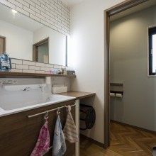 奥さまのアイデアで機能性を重視した洗面化粧台は、使い勝手抜群です。