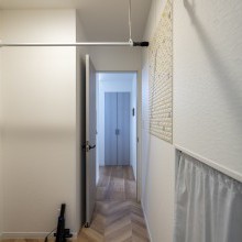 エコカラットを施したランドリースペースを回遊動線上に配置して家事ラクを実現しました