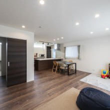 使い勝手抜群の回遊家事動線と子供たちがのびのび過ごせるLDK