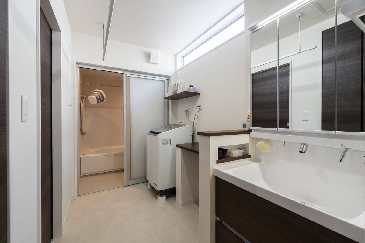 洗面→ランドリー→バス　無駄なく動ける家事動線