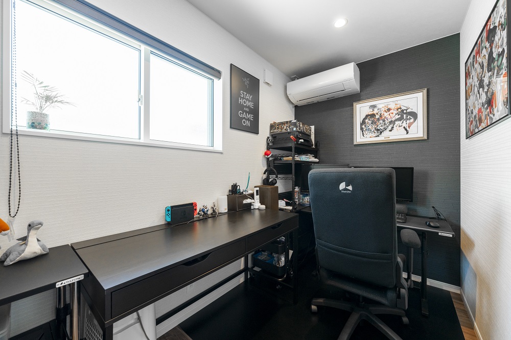 お気に入りに囲まれる書斎スペース