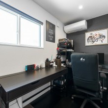 お気に入りに囲まれる書斎スペース