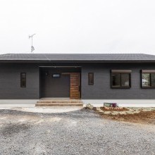 落ち着きのあるカラーコーディネートですっきりとした佇まいに。