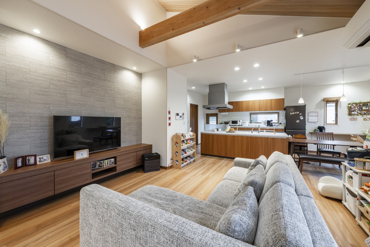 キッチンからしっかりと見渡せるように配慮したゾーニング