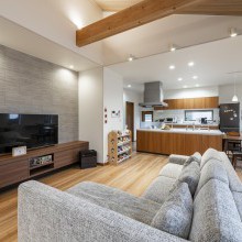 キッチンからしっかりと見渡せるように配慮したゾーニング