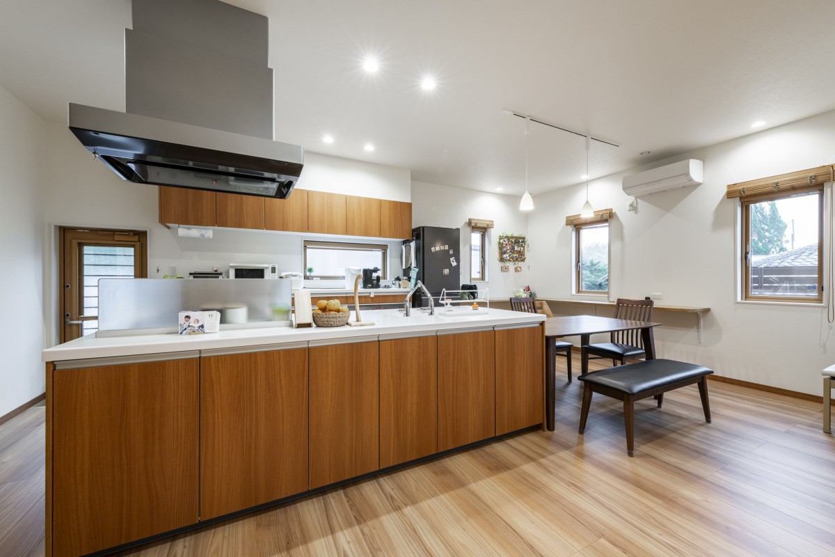 機能も収納も充実させたアイランドキッチン