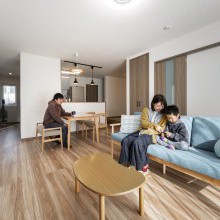 優しい空間で家族のだんらん、ひと時を