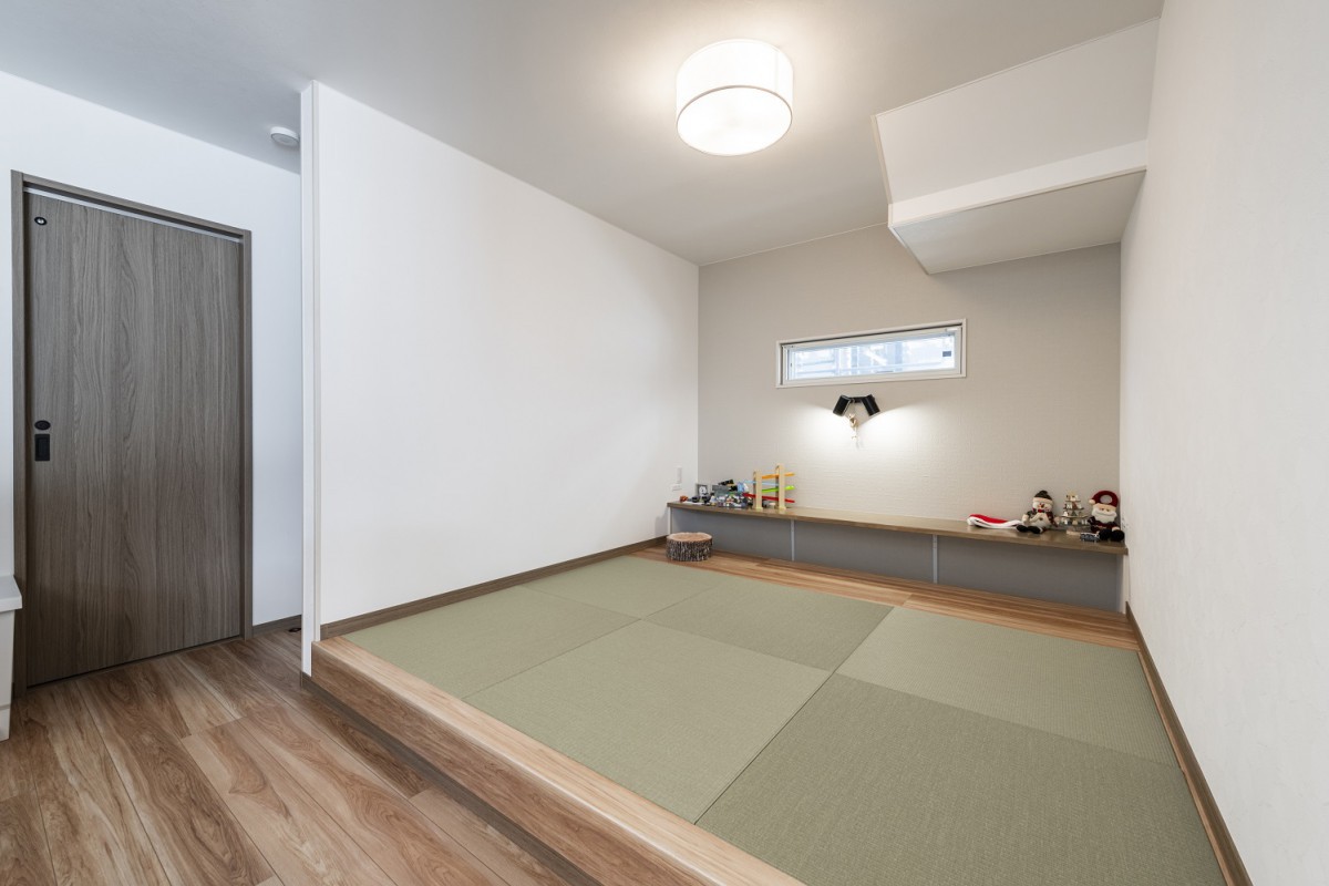 ダイニング脇の畳コーナーは見守りと自立を助ける配置