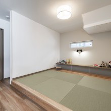 ダイニング脇の畳コーナーは見守りと自立を助ける配置