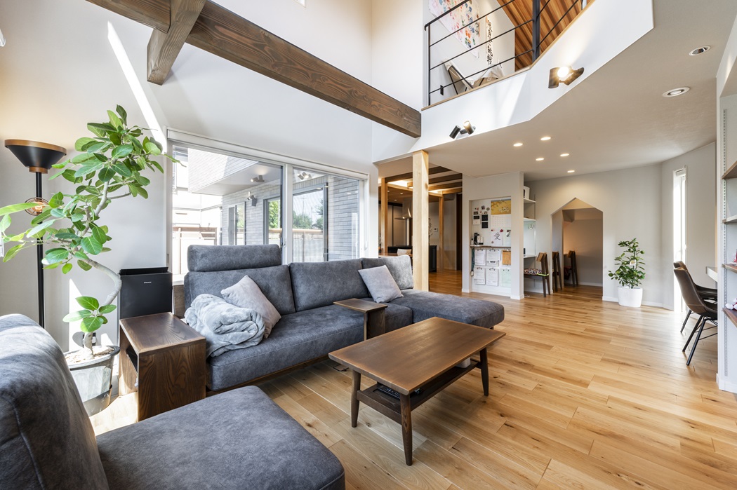 お気に入りのこだわりのソファのあるリビング