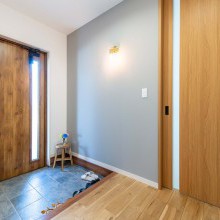 ゆったりとお迎えできるおもてなしのエントランス