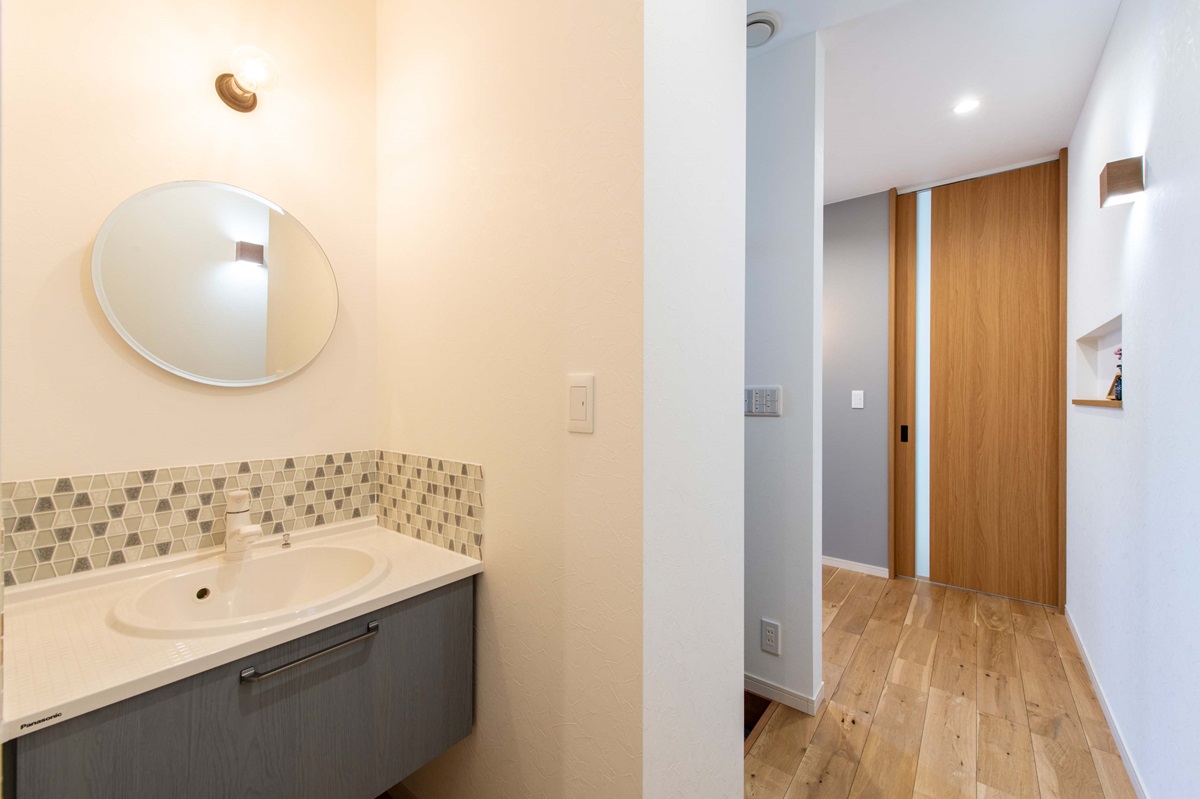 玄関脇の「ただいま手洗い」で室内に持ち込まない工夫を