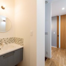 玄関脇の「ただいま手洗い」で室内に持ち込まない工夫を