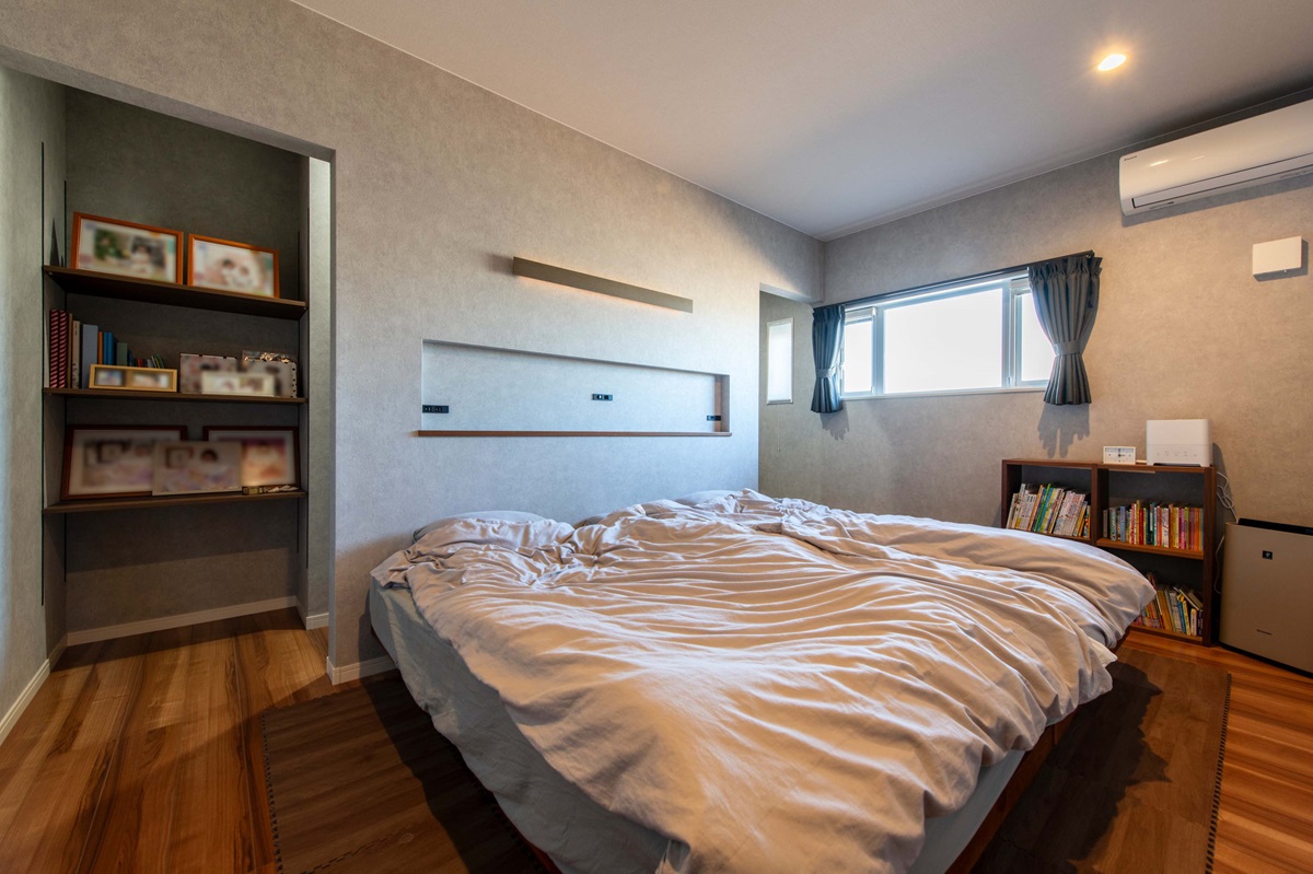 寝室はシンプルで落ち着きのあるコーディネートに