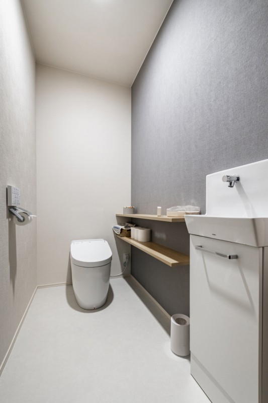 織物調のクロスが活かされた優しい空間