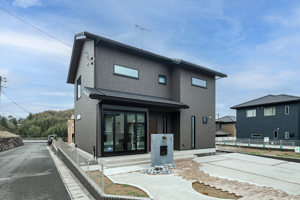 グレージュの優しい空間に癒される寝室