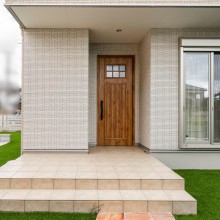 やわらかな雰囲気で来客を迎えるエントランス