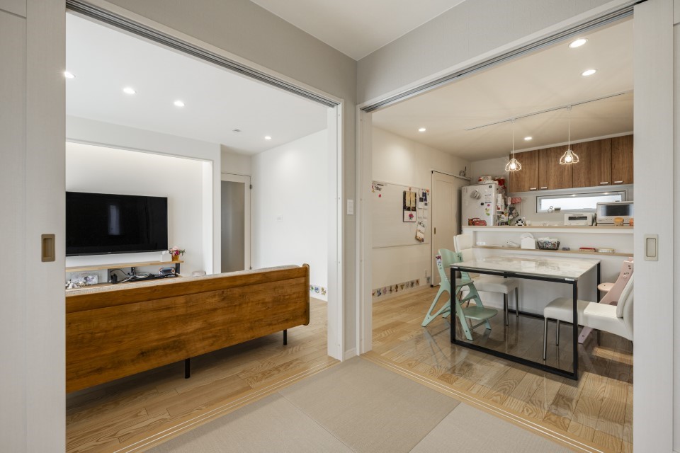 畳スペースからみたリビング＆ダイニング