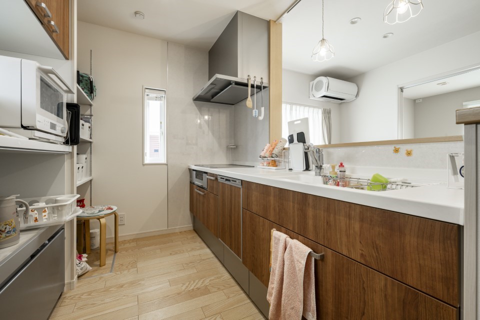 キッチンは対面でLDKを見渡せる配置に