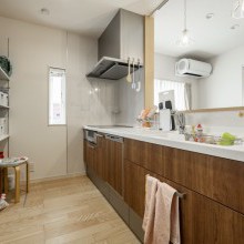 キッチンは対面でLDKを見渡せる配置に